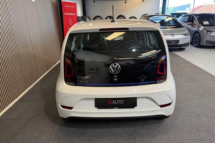 Hvid VW E-UP! fra 2023