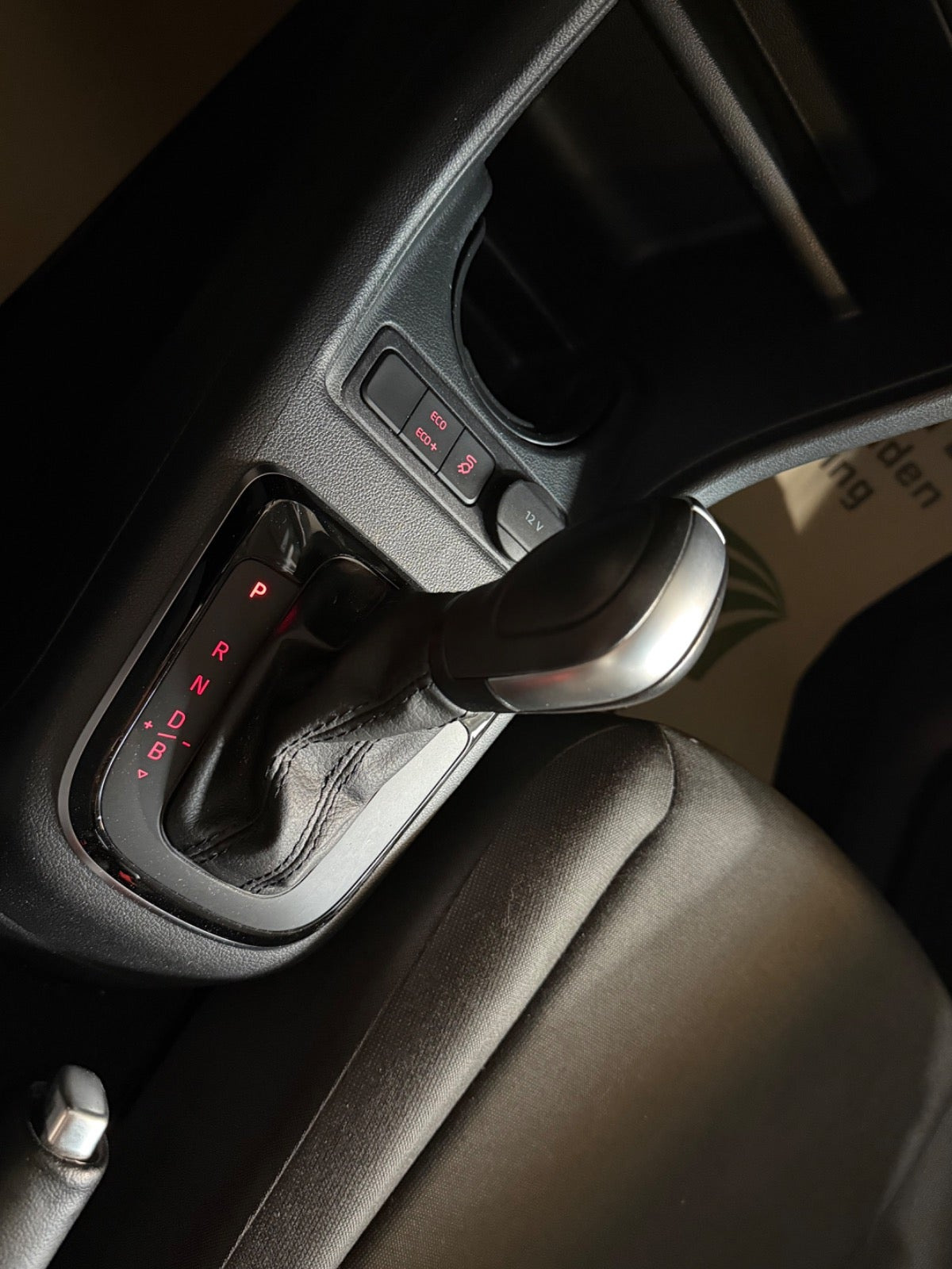 Hvid VW E-UP! fra 2023