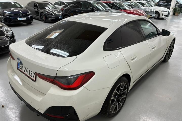 Hvid BMW i4 fra 2025