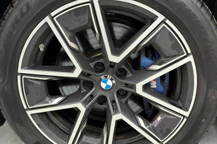 Hvid BMW i4 fra 2025