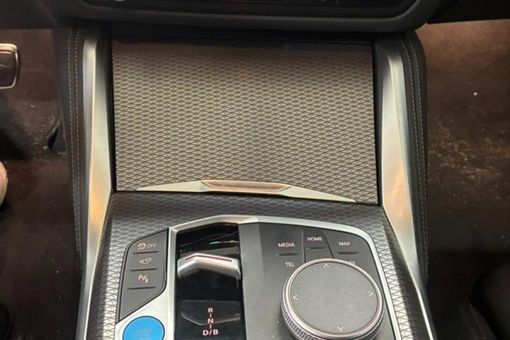 Hvid BMW i4 fra 2025