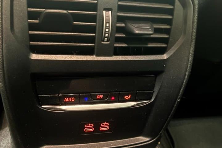 Hvid BMW i4 fra 2025