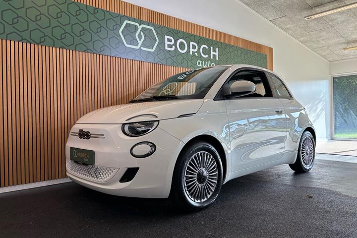 Hvid Fiat 500e fra 2023