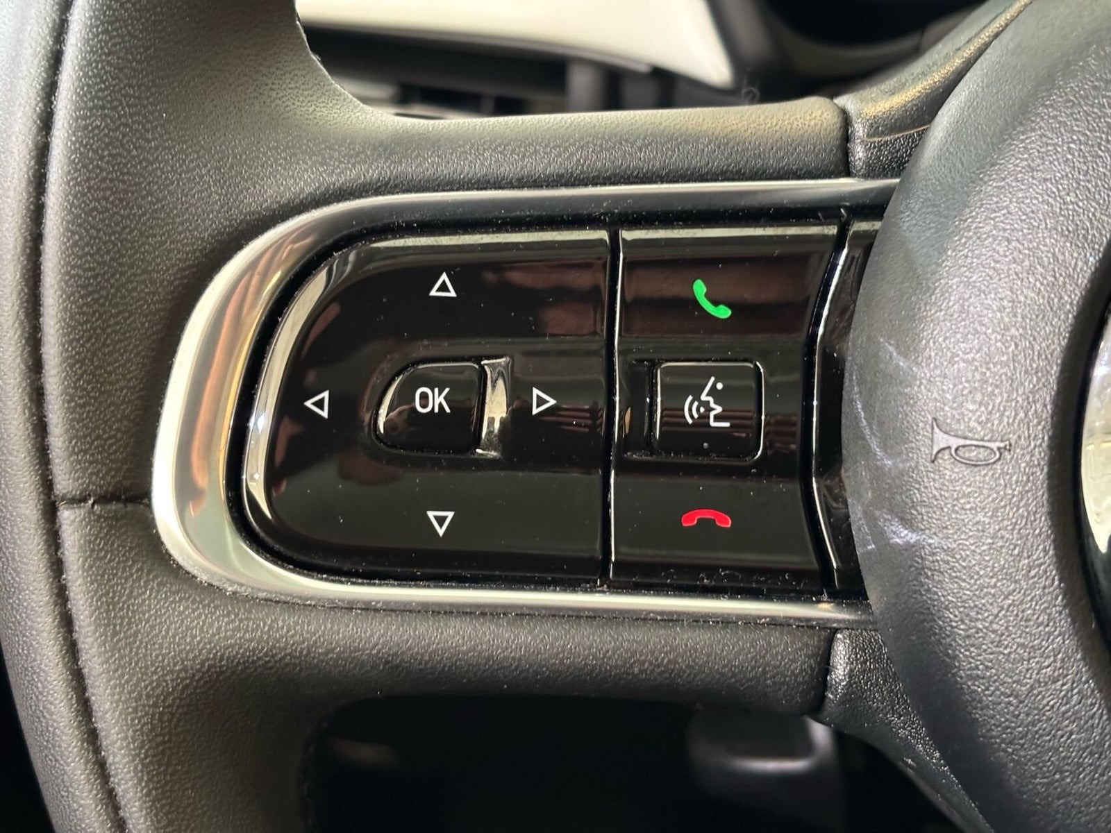 Hvid Fiat 500e fra 2023