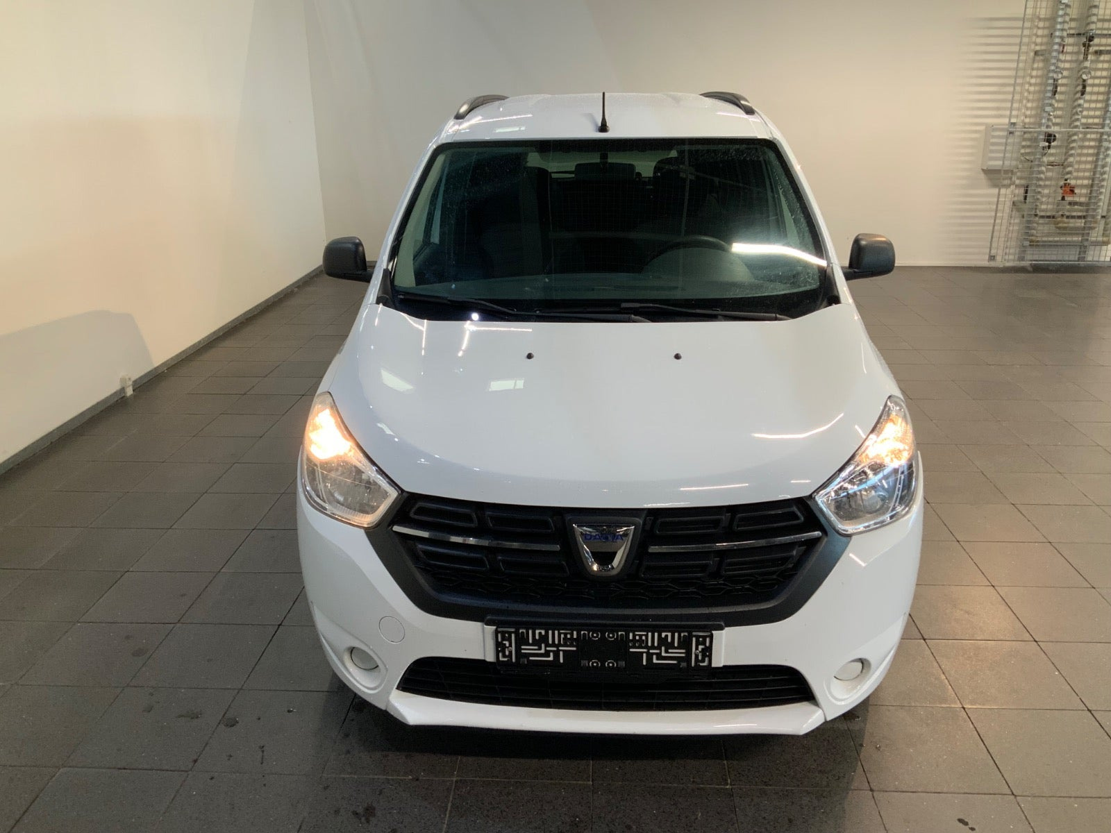 Hvid Dacia Lodgy fra 2017