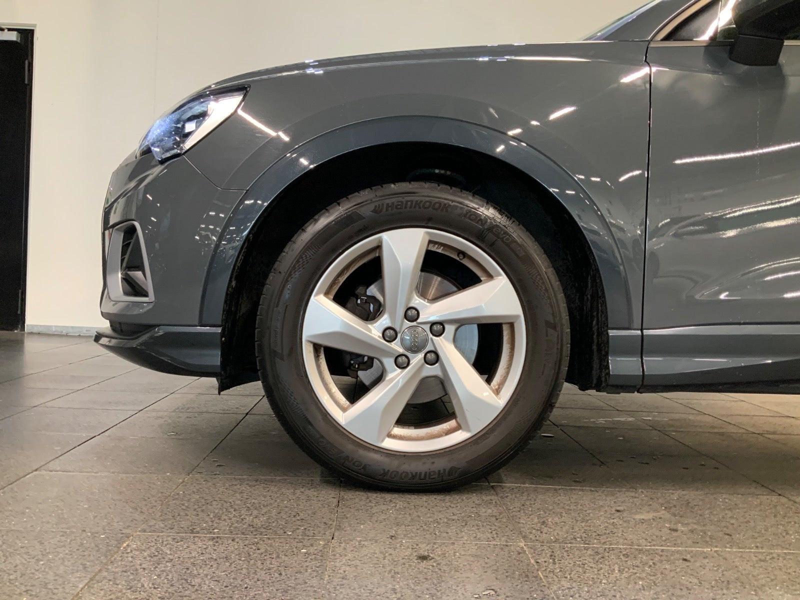 Grå Audi Q3 fra 2019