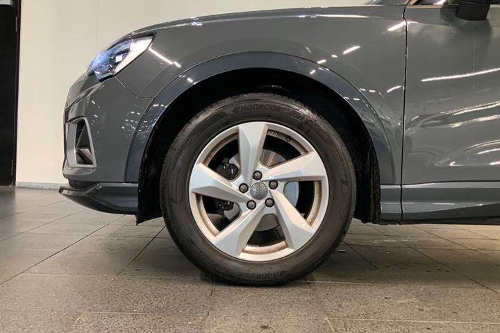 Grå Audi Q3 fra 2019