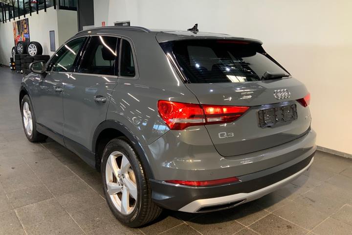 Grå Audi Q3 fra 2019