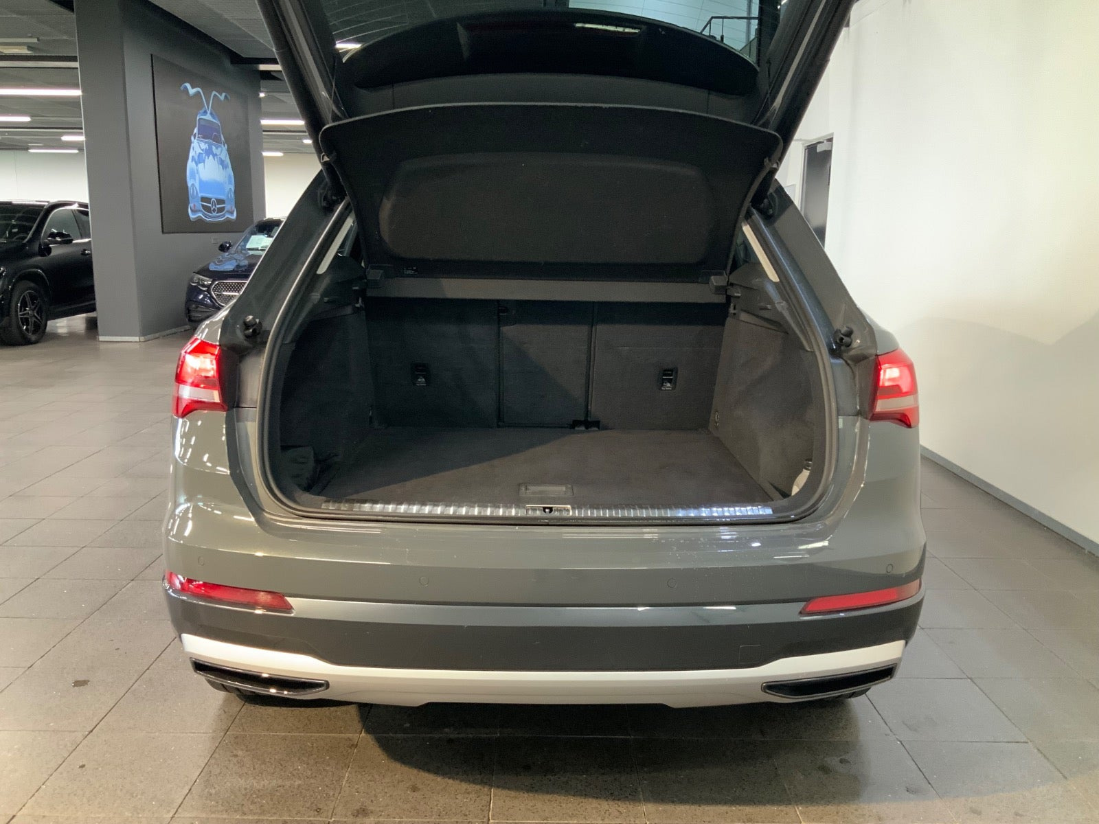 Grå Audi Q3 fra 2019