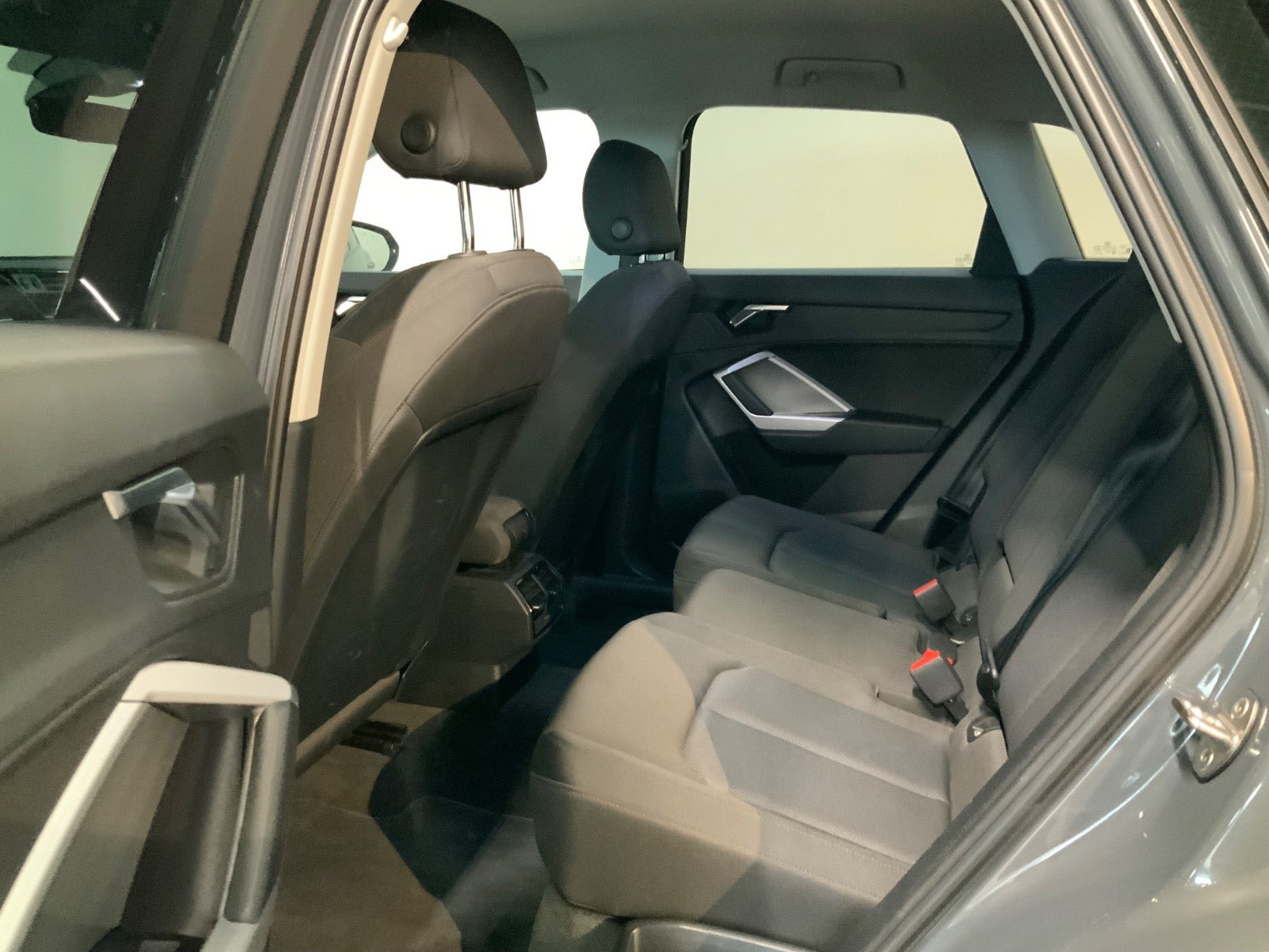 Grå Audi Q3 fra 2019