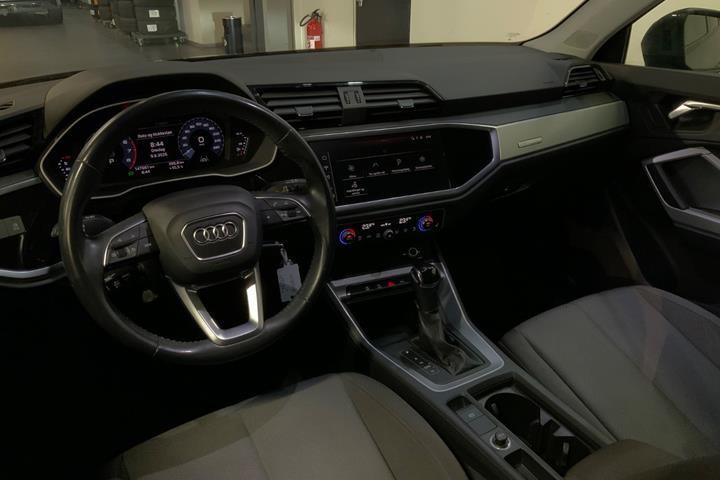 Grå Audi Q3 fra 2019