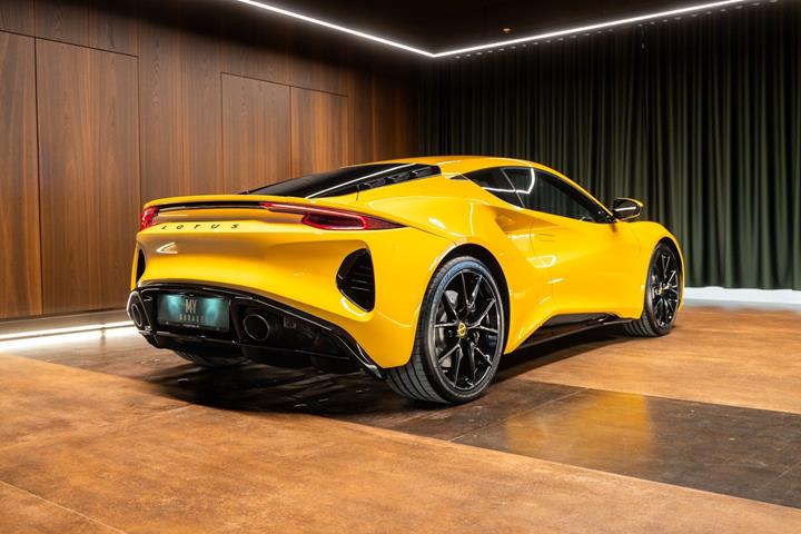 Gul Lotus Emira fra 2025