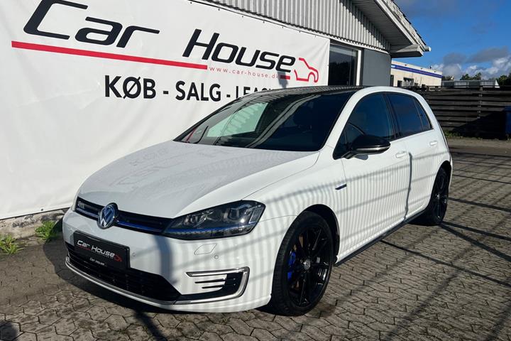 Hvid VW Golf VII fra 2017