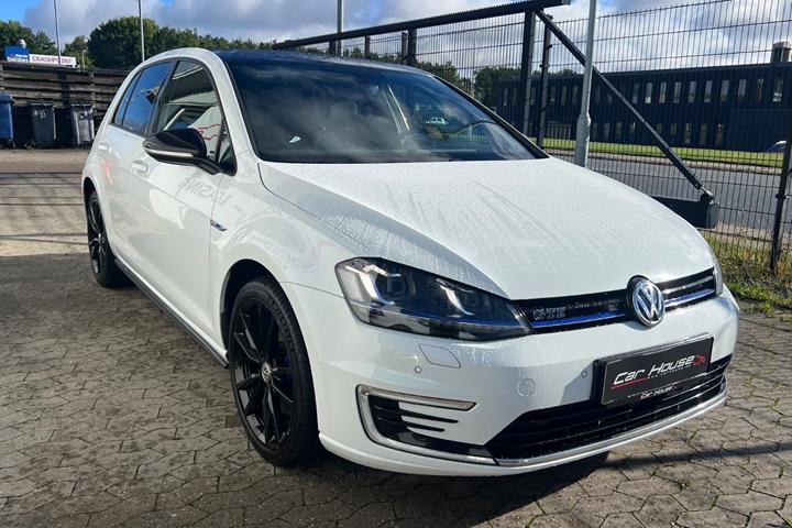 Hvid VW Golf VII fra 2017