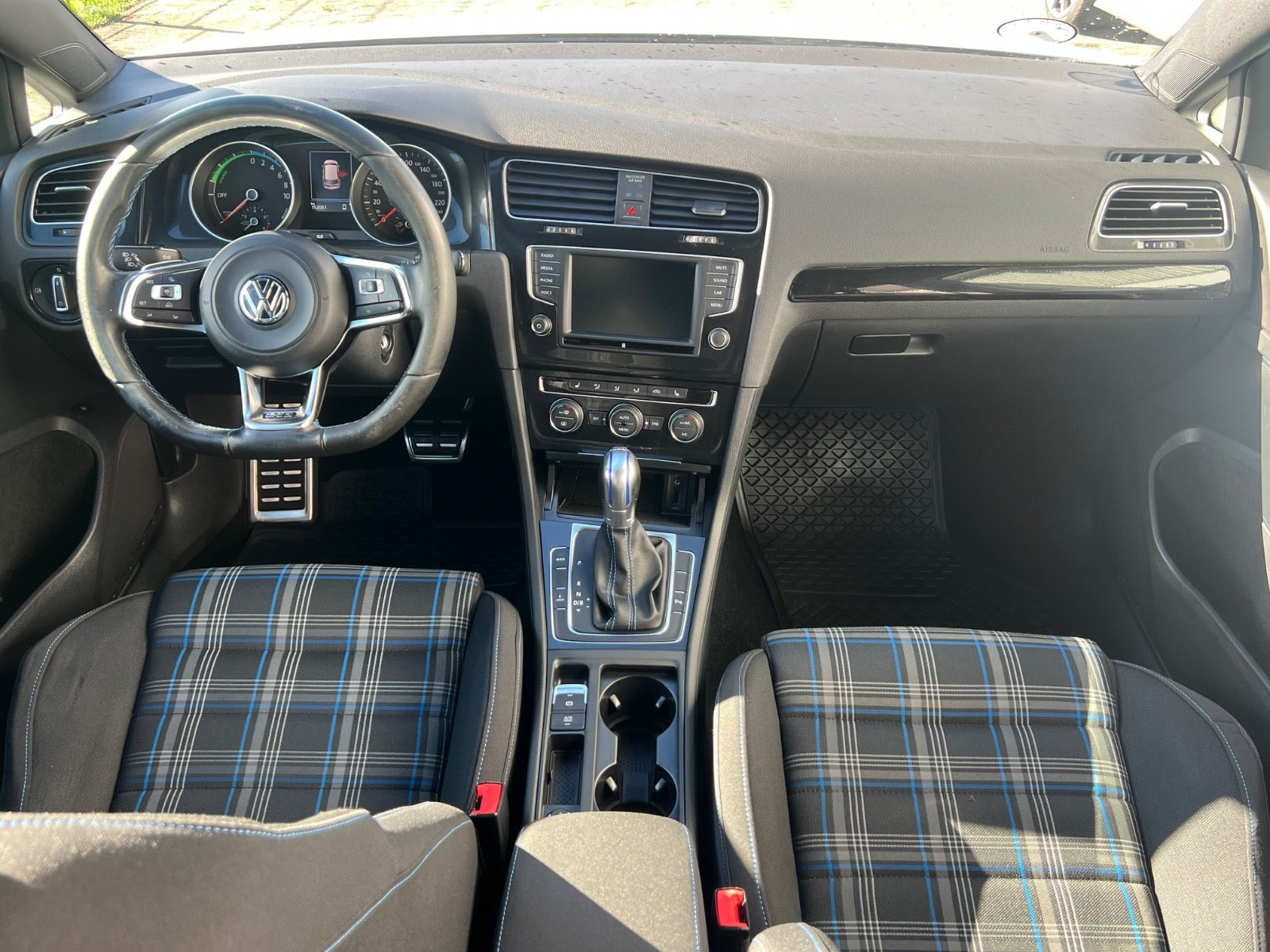 Hvid VW Golf VII fra 2017