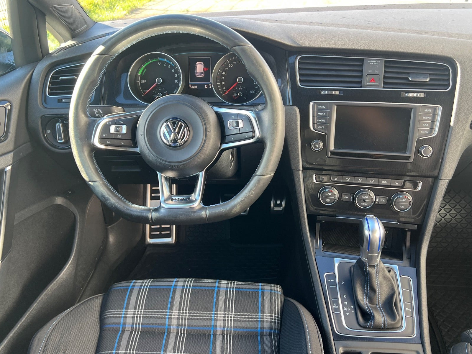 Hvid VW Golf VII fra 2017