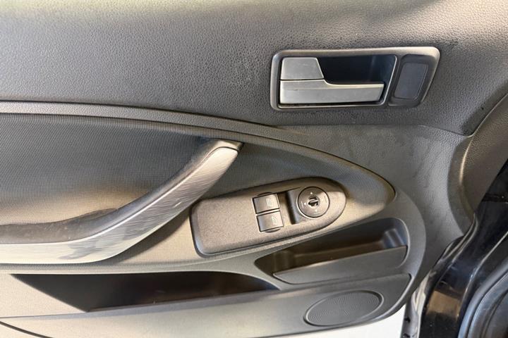Sort Ford C-MAX fra 2007