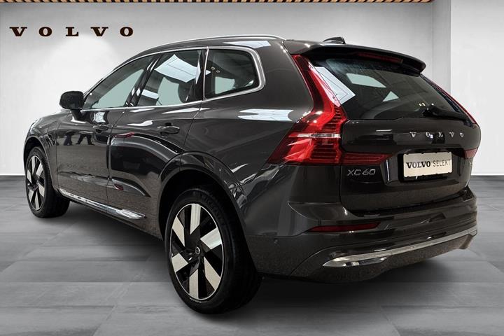 Grå Volvo XC60 fra 2025