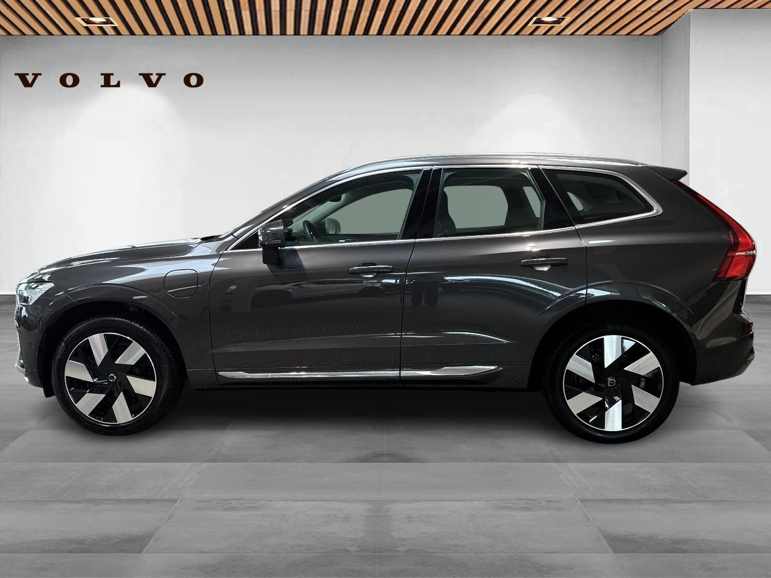 Grå Volvo XC60 fra 2025