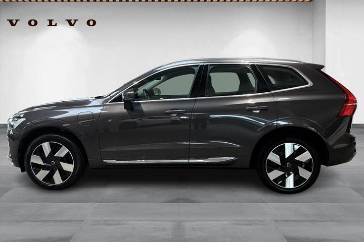 Grå Volvo XC60 fra 2025