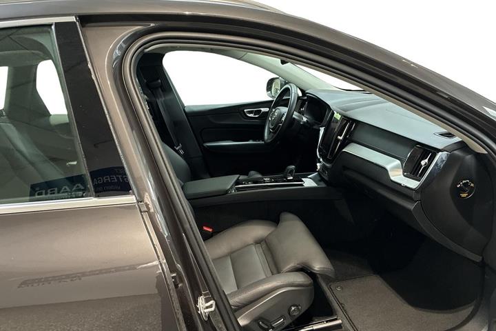 Grå Volvo XC60 fra 2025