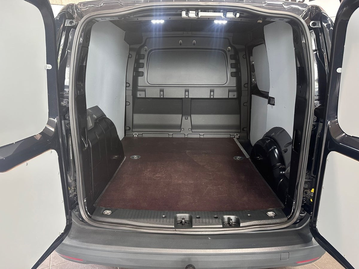 Sort VW Caddy fra 2023