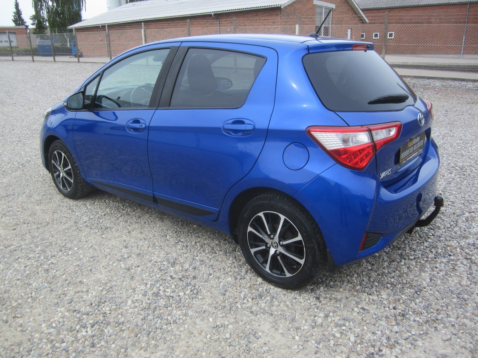 Blå Toyota Yaris fra 2019