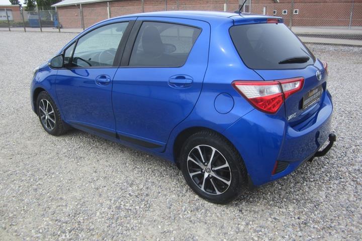 Blå Toyota Yaris fra 2019