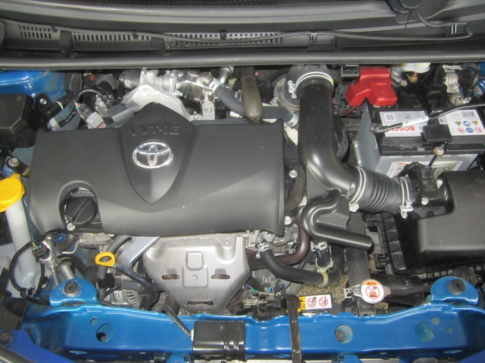 Blå Toyota Yaris fra 2019