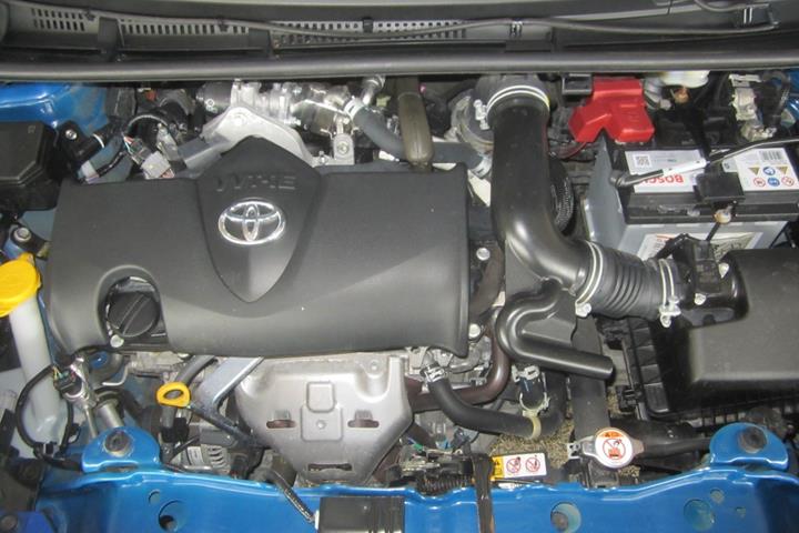 Blå Toyota Yaris fra 2019