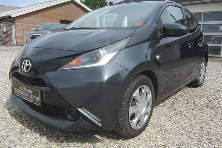 Grå Toyota Aygo fra 2015