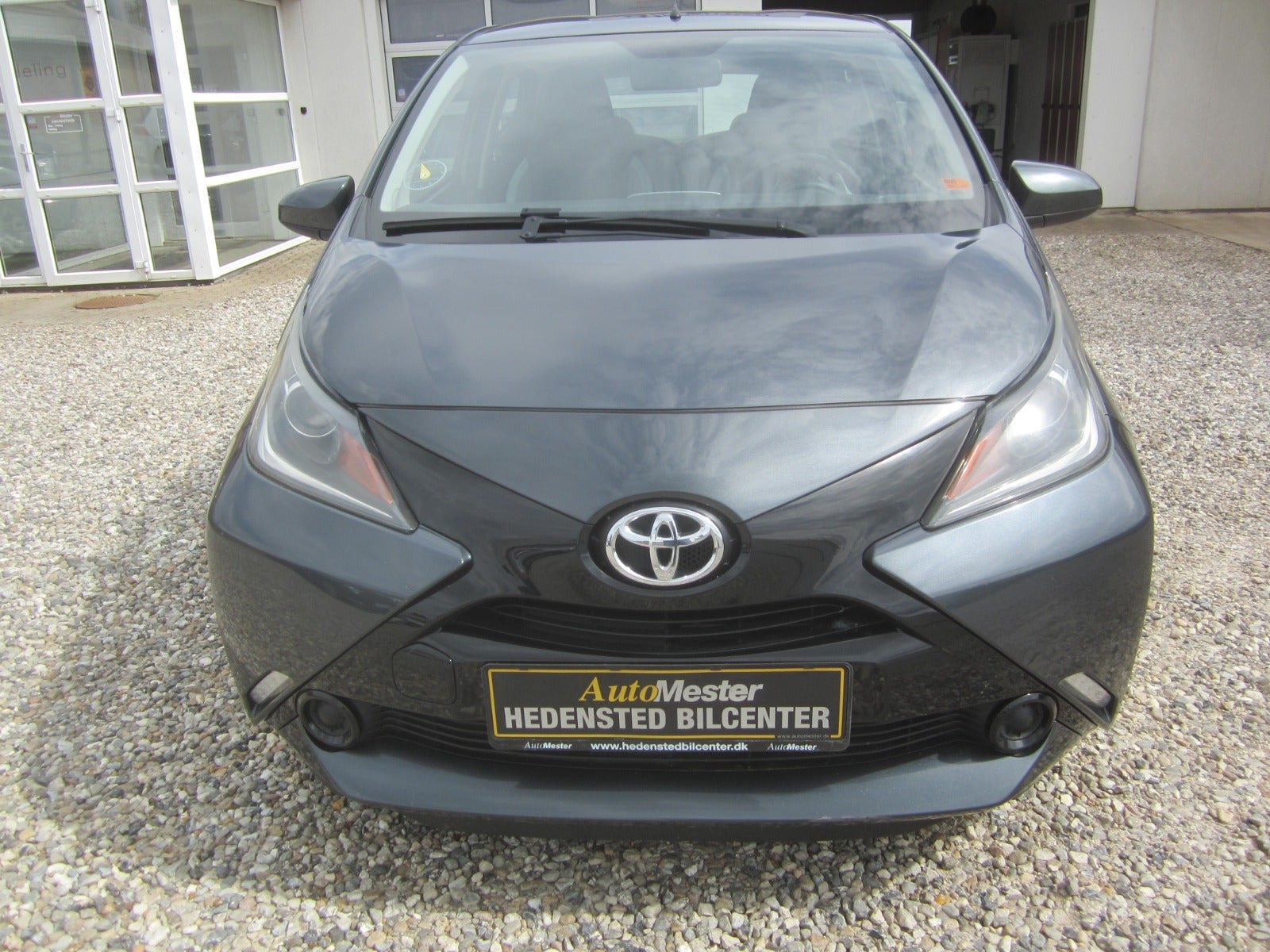 Grå Toyota Aygo fra 2015