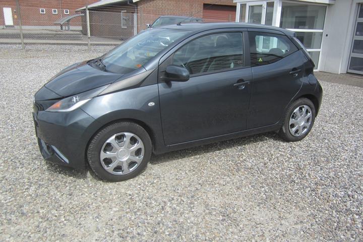 Grå Toyota Aygo fra 2015