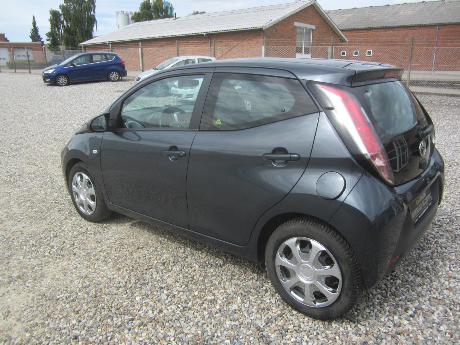 Grå Toyota Aygo fra 2015