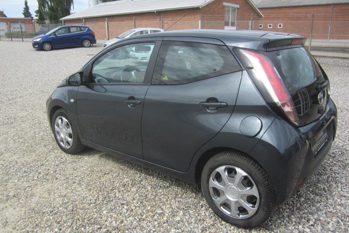 Grå Toyota Aygo fra 2015