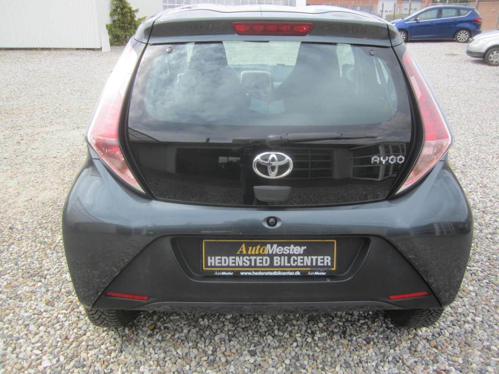Grå Toyota Aygo fra 2015