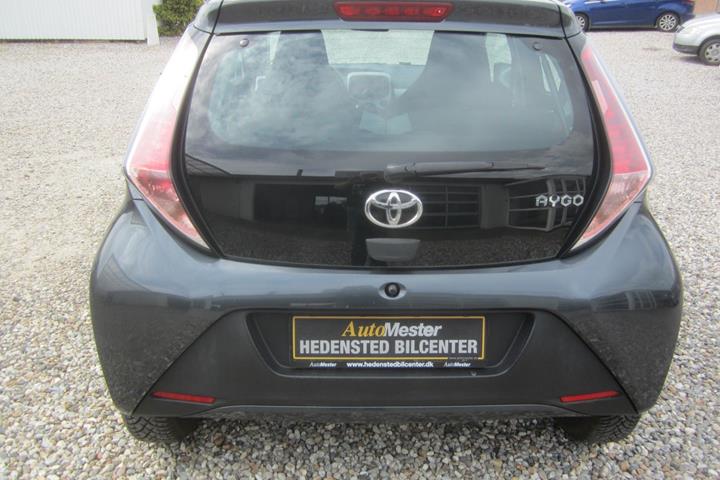 Grå Toyota Aygo fra 2015