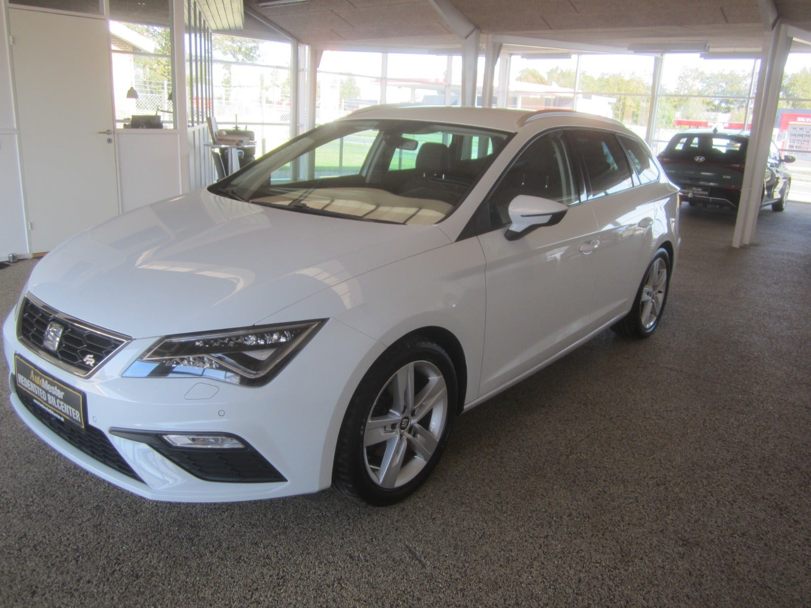 Hvid Seat Leon fra 2019