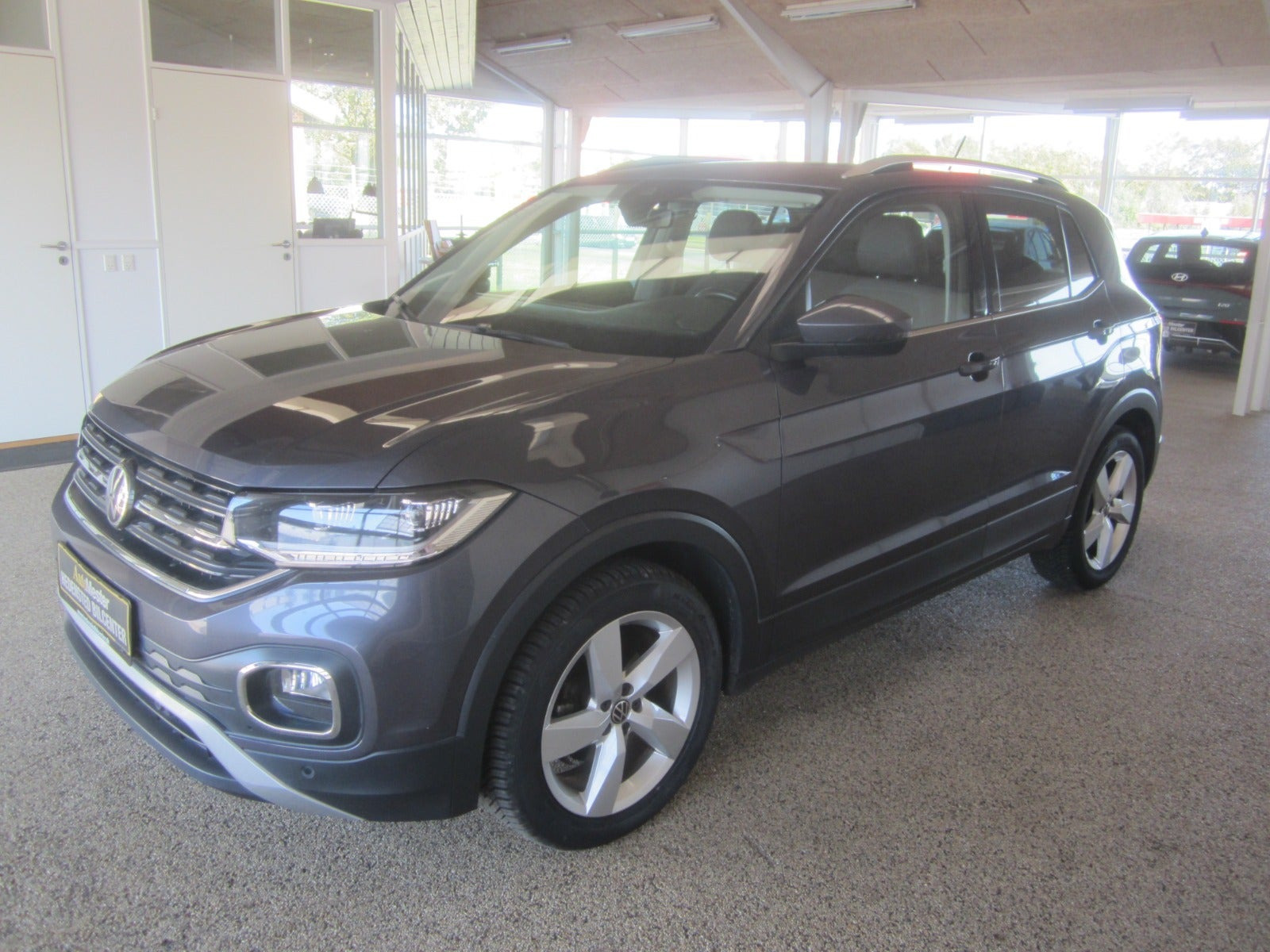 Grå VW T-Cross fra 2022