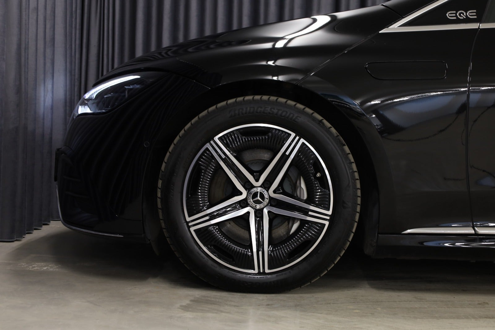 Sort Mercedes EQE350+ fra 2022
