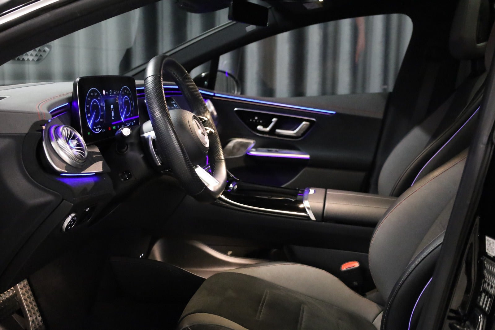 Sort Mercedes EQE350+ fra 2022