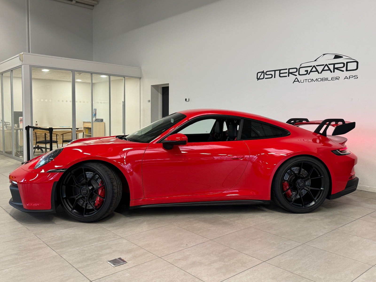 Rød Porsche 911 GT3 fra 2024