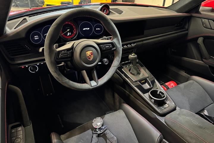 Rød Porsche 911 GT3 fra 2024