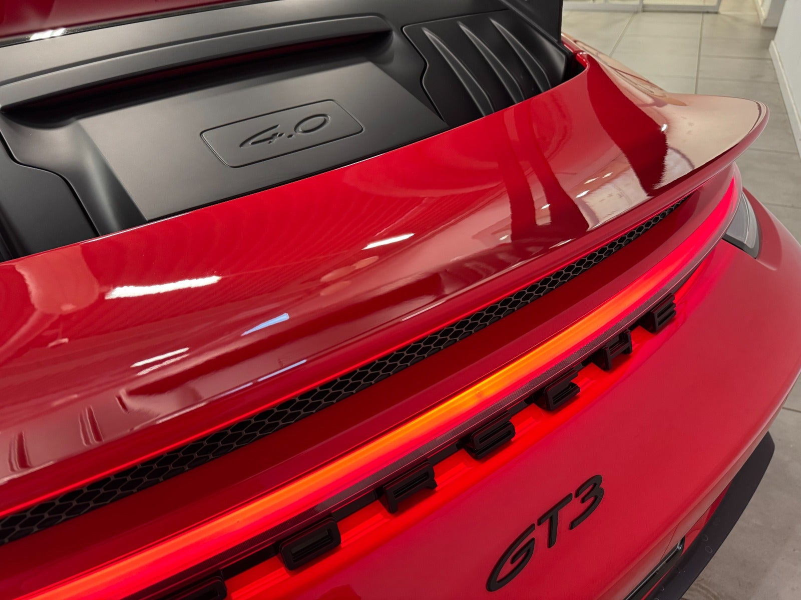 Rød Porsche 911 GT3 fra 2024