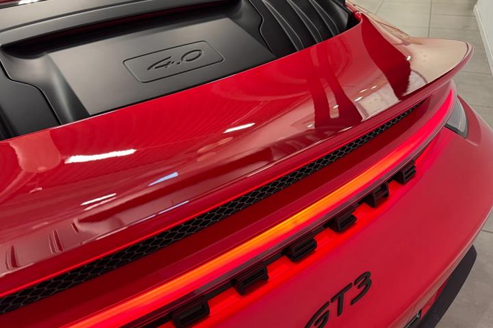 Rød Porsche 911 GT3 fra 2024