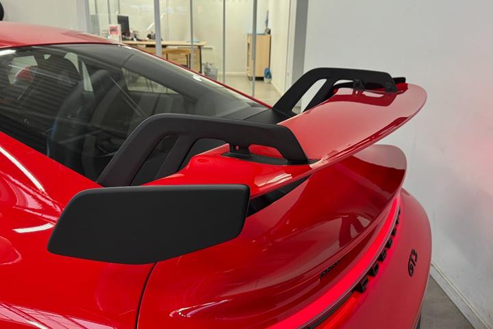Rød Porsche 911 GT3 fra 2024