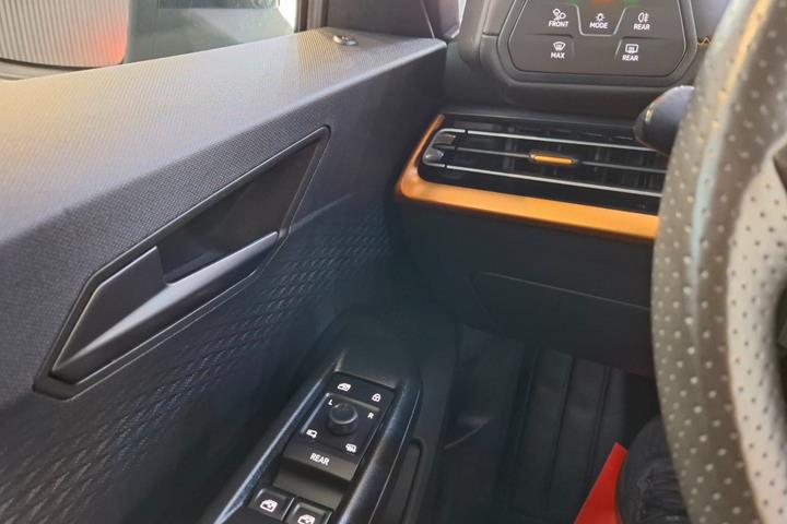 Grå Cupra Born fra 2024