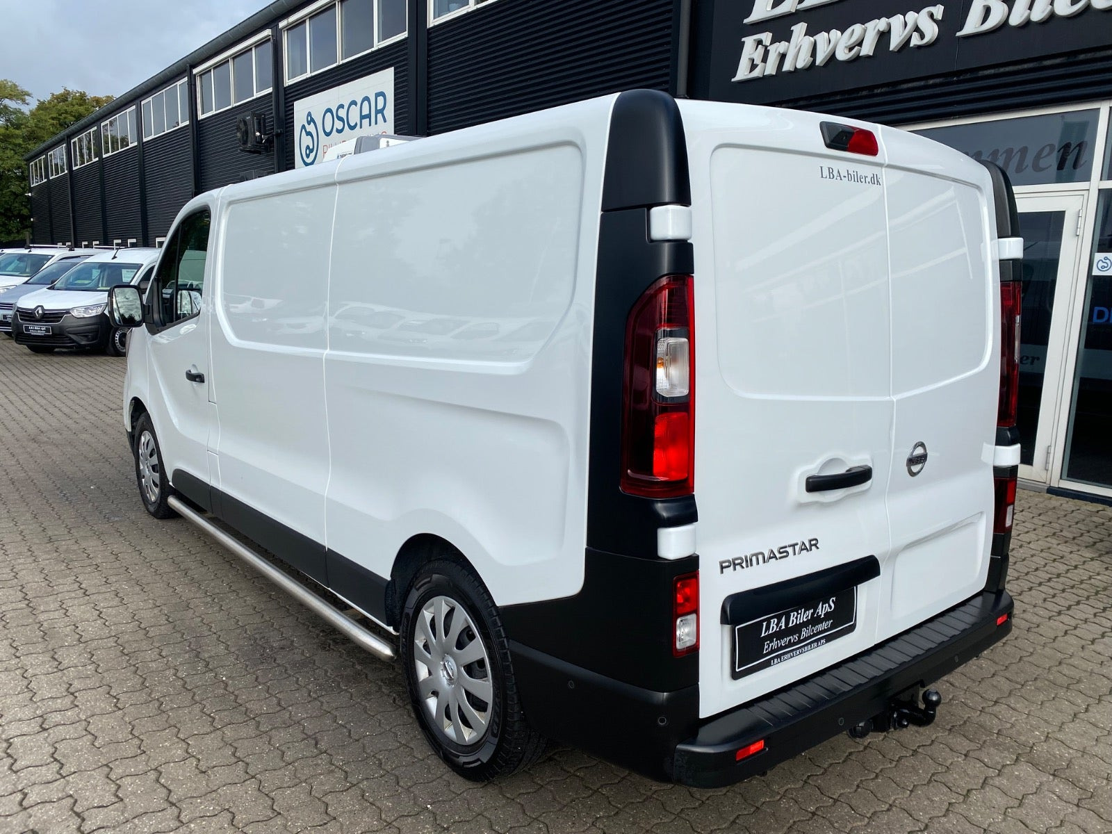Hvid Nissan Primastar fra 2024
