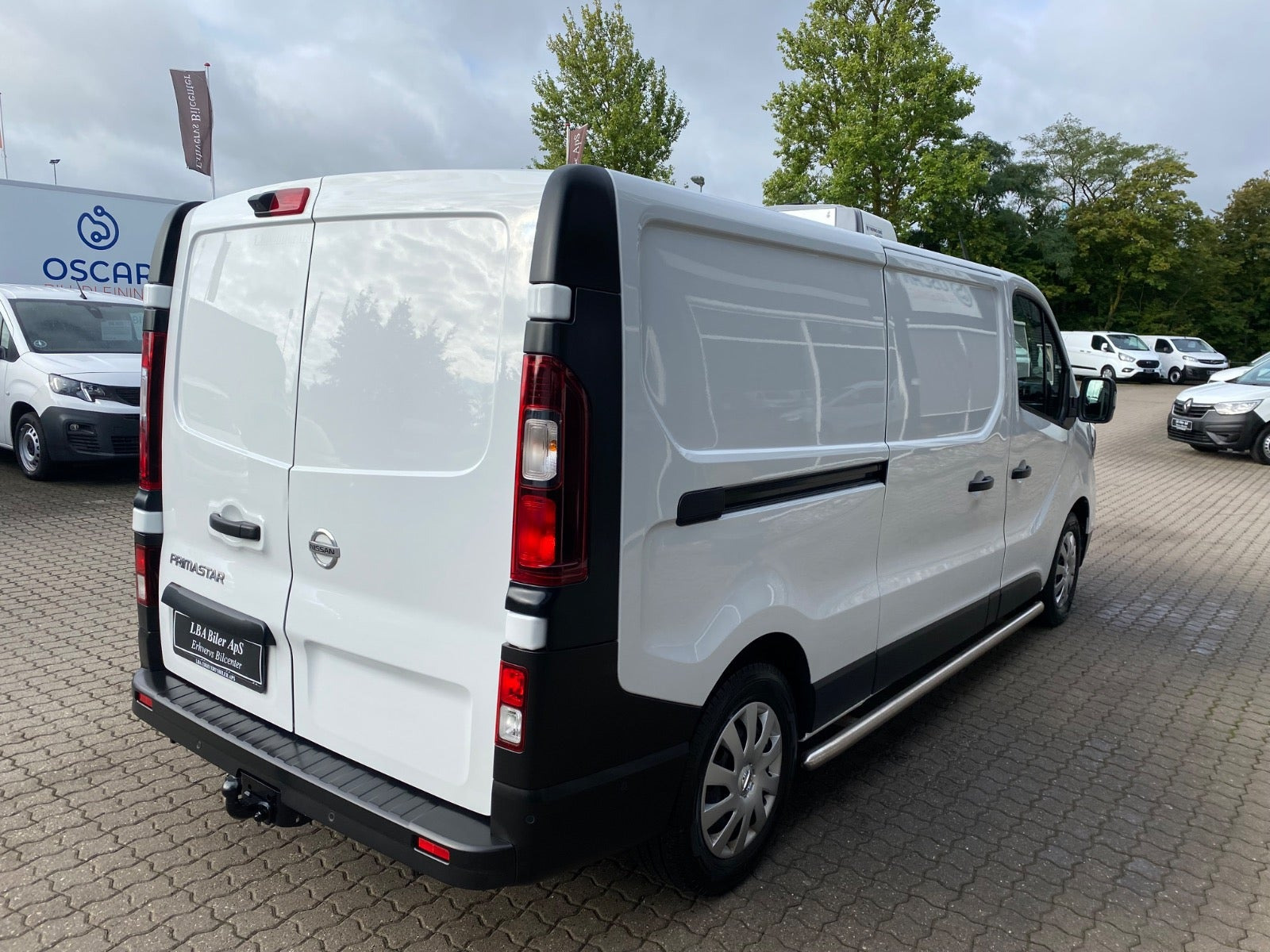 Hvid Nissan Primastar fra 2024