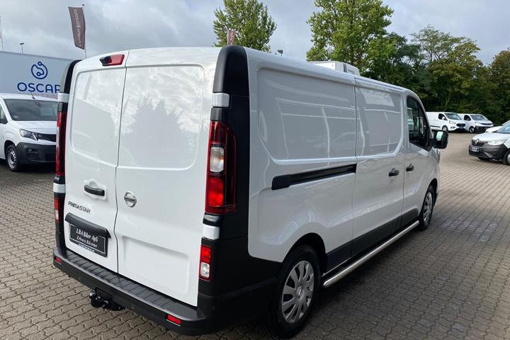 Hvid Nissan Primastar fra 2024